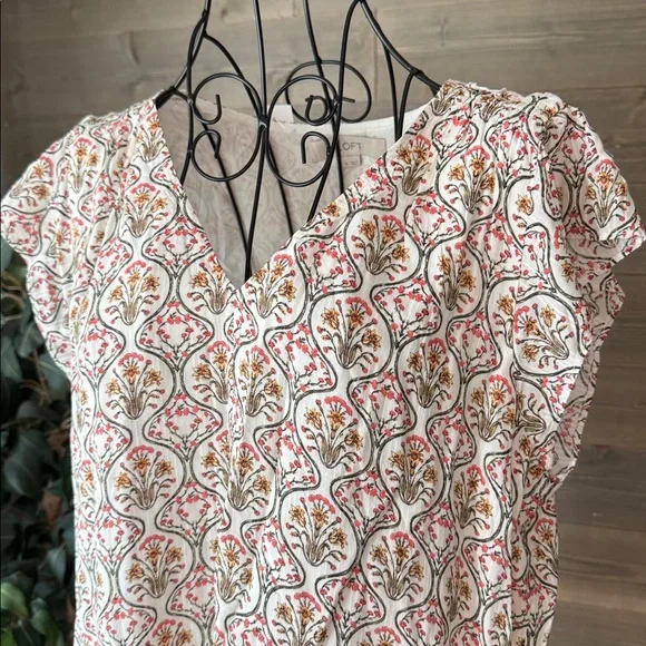 Loft, short sleeve floral V-neck blouse - Picture 2 of 3